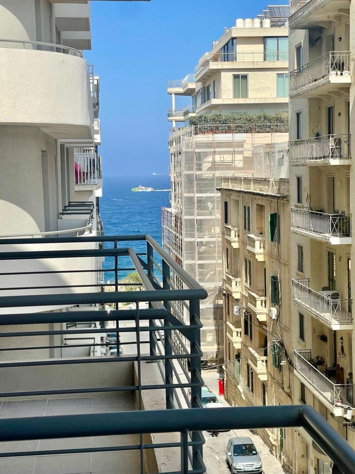 Aron Seaviews Apartment Сліма Екстер'єр фото